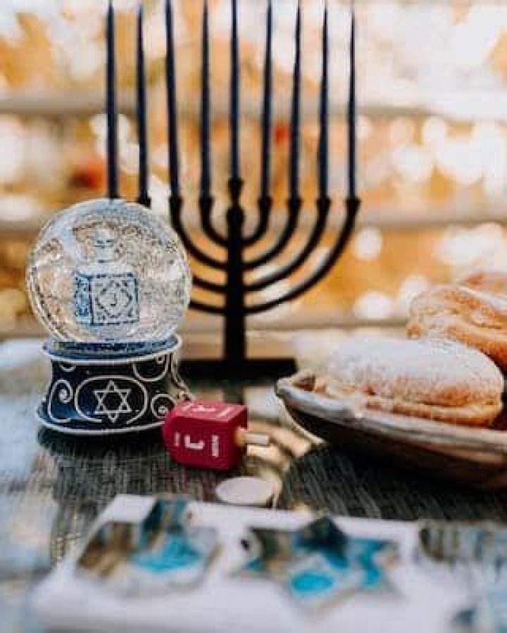 4 Hanukkah traditions to start with your friends and fam this year