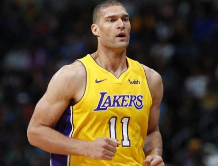 Brook Lopez Bio, Wife, Brother, Parents, Height, Age, Weight, Salary