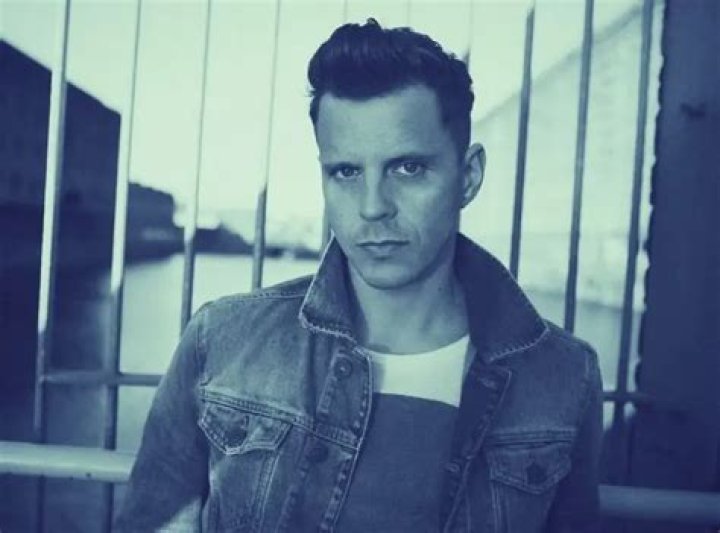 Christian Burns Biography: Age, Instagram, Songs, Wikipedia, Father, TikTok, Wife, YouTube