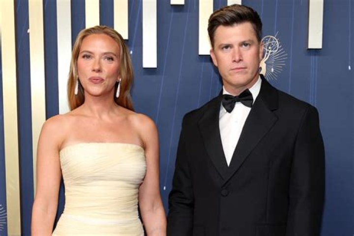 Colin Jost & Scarlett Johansson Are An Engaged Couple Now!