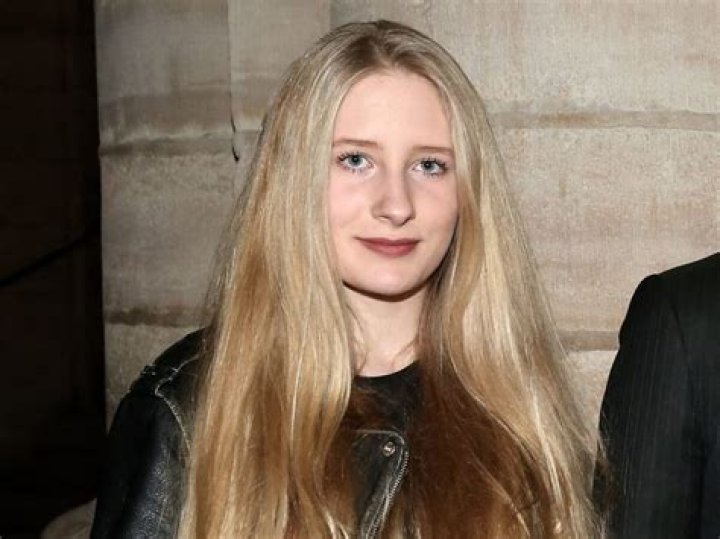 De Quoi Est Morte Elise Ventre