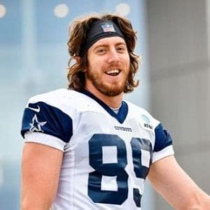 How Tall Is Blake Jarwin? Married, Stats, Contract, Injury, Facts