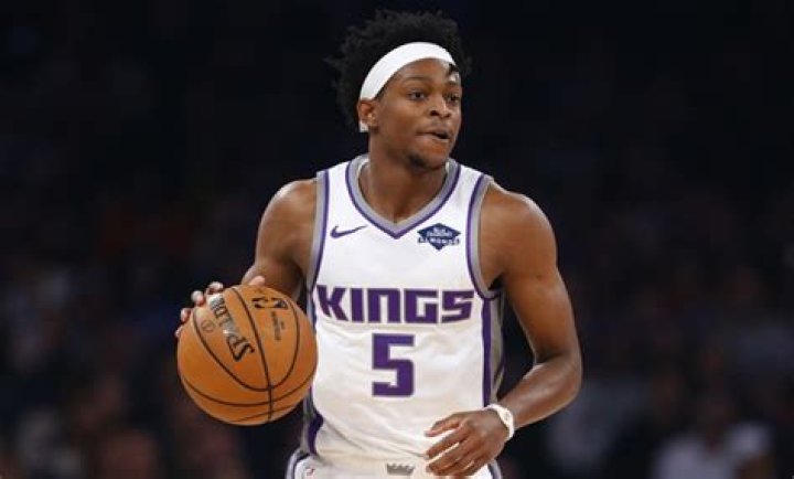 Know About De’Aaron Fox; Stats, Injury, Draft, Jersey, Birthday, Dating