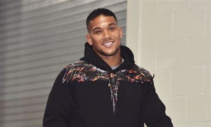 Know About James Conner; NFL, Girlfriend, Stats, Contract, Salary, Hair