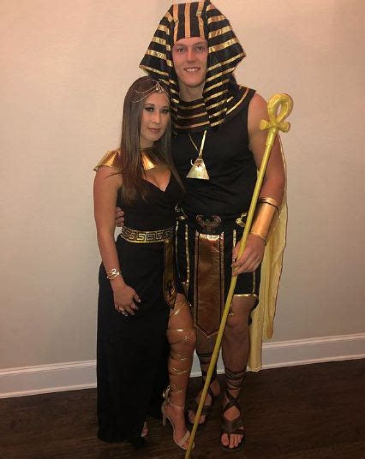 Know About Leighton Vander Esch; Wife, Injury, Stats, Age, Contract