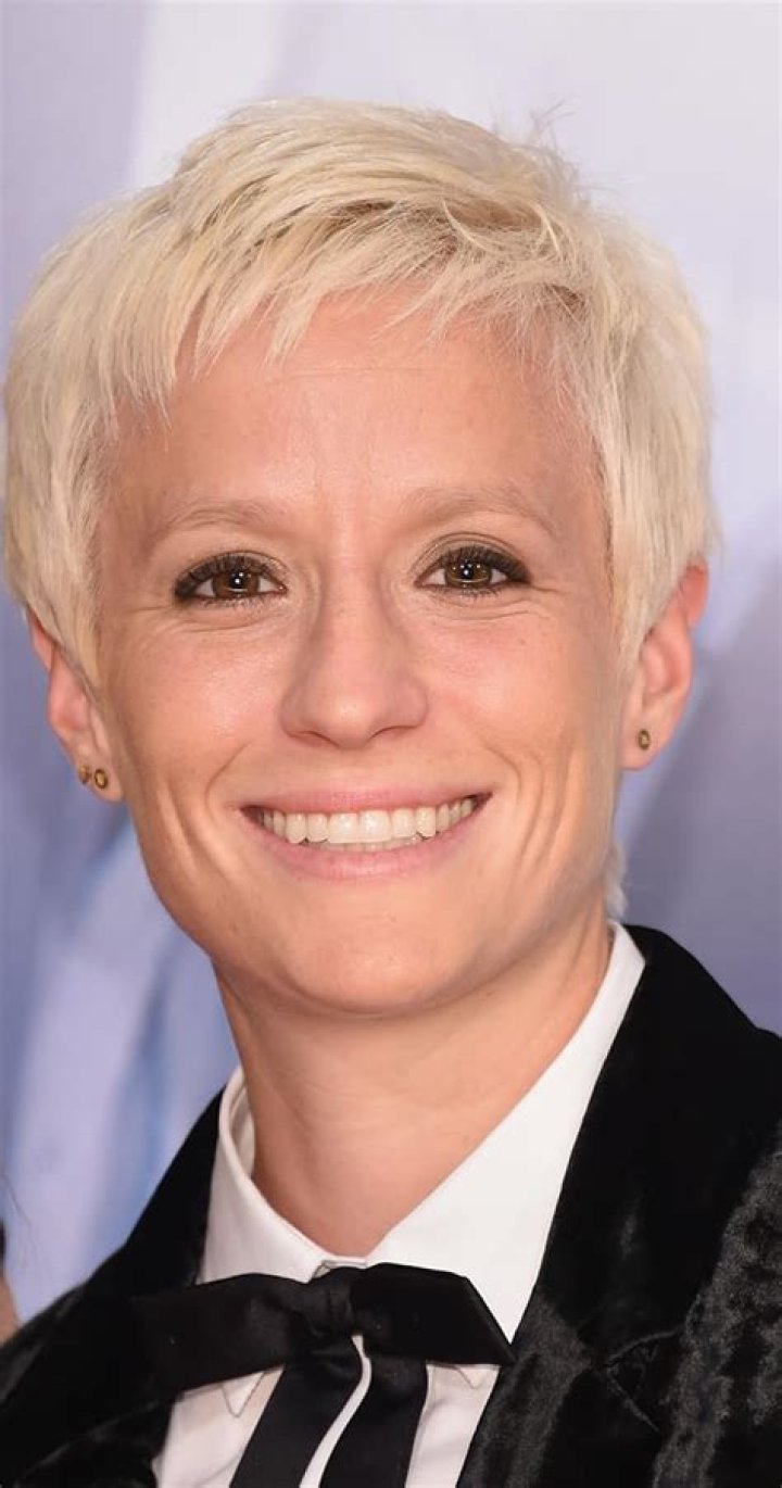 Megan Rapinoe Biography: Net Worth, Age, Husband, Salary, Partner, Children, College, Height, Twin, Stats, Wife