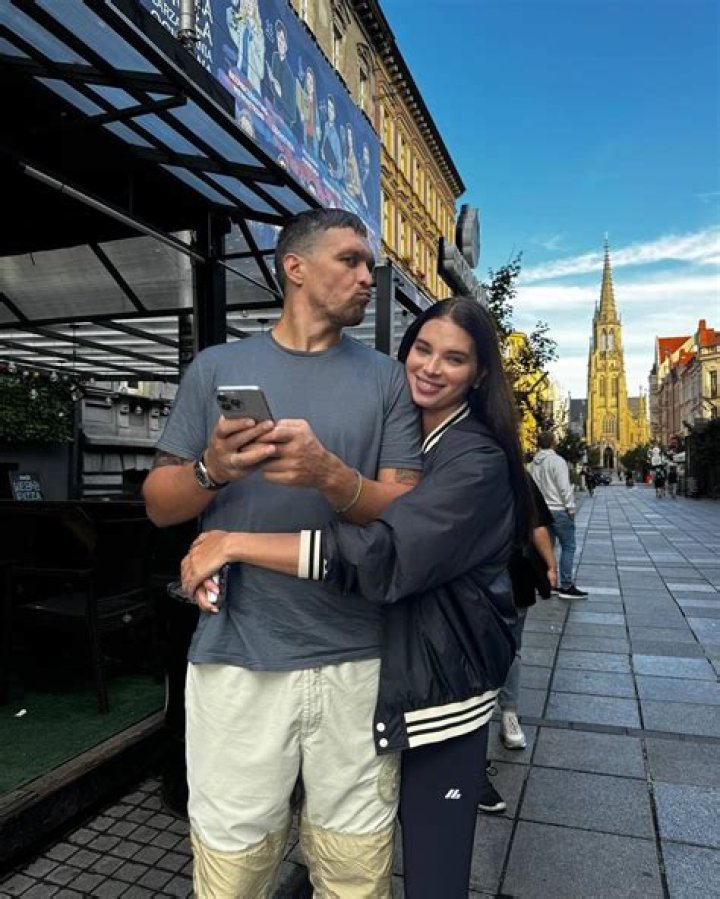 Oleksandr Usyk's wife, Yekaterina Usyk Biography: Sibling, Age, Net Worth, Family, Children, Family, Height