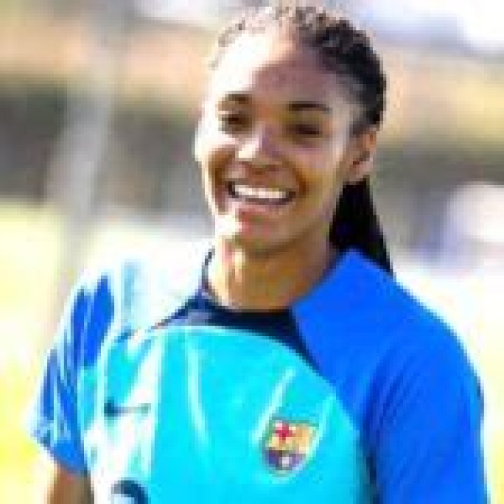 Salma Paralluelo Boyfriend: Is The Footballer Dating Anyone?